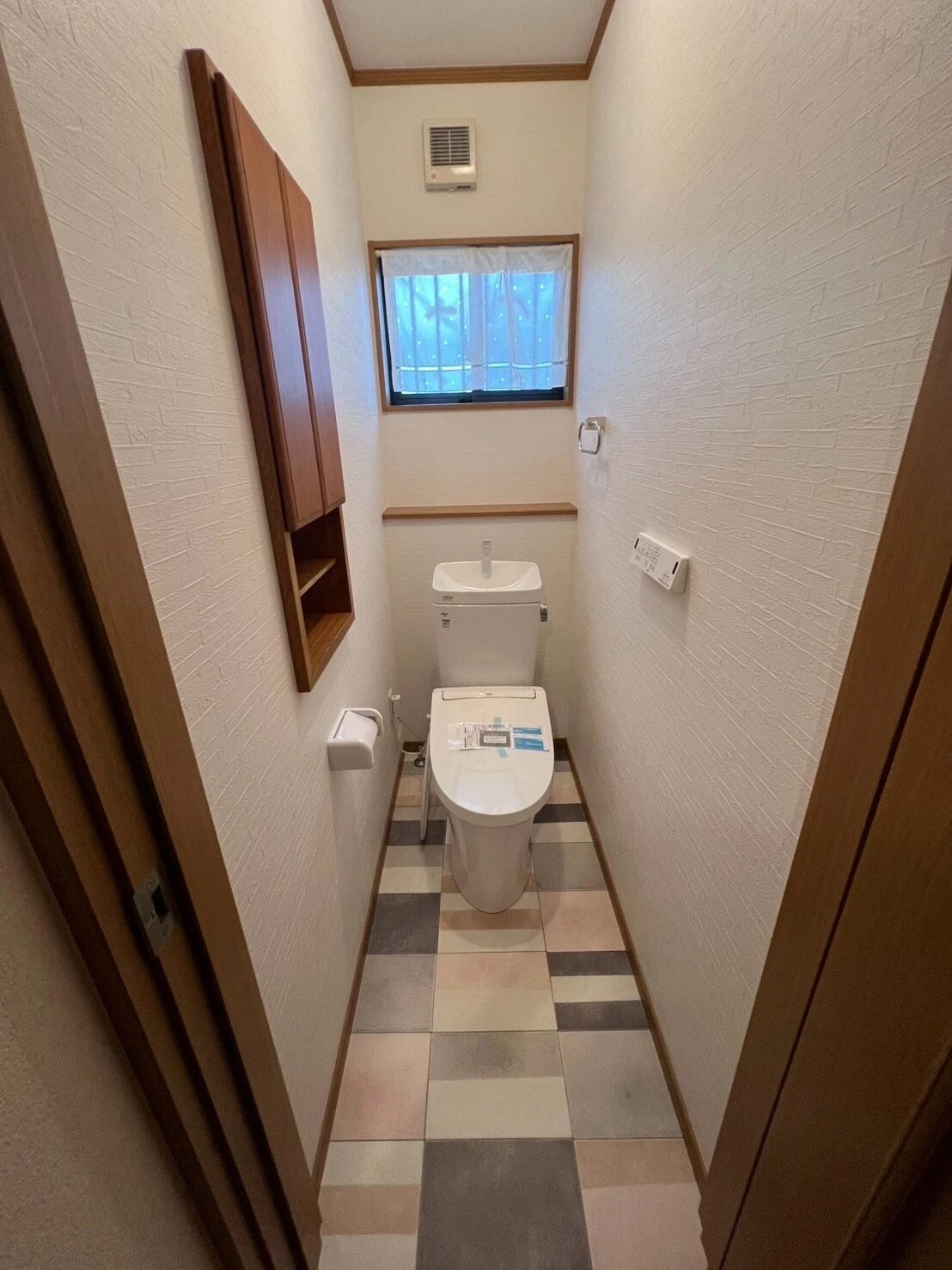 画像8530：岐阜市　H様邸｜トイレ取替え・内装リフォーム工事（クロス・クッションフロア張替え）